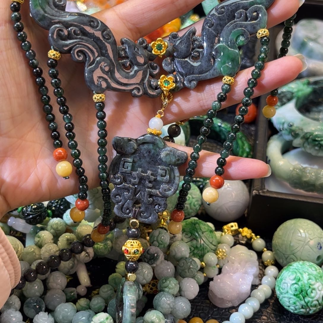 翡翠未镶嵌颈饰待编款