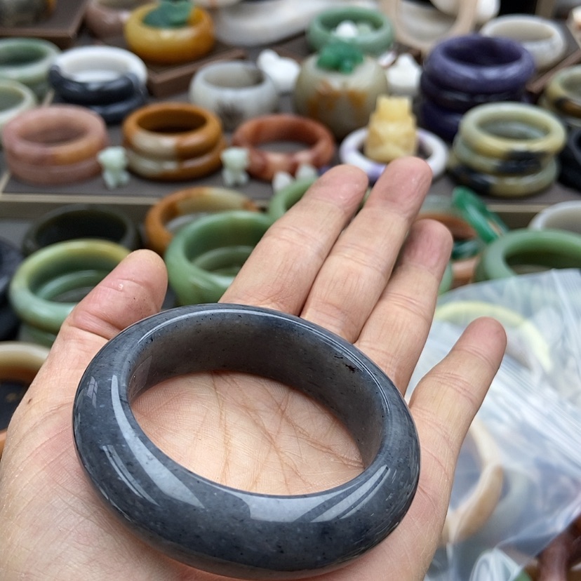 【闪购商品】石英质玉手镯未镶嵌胖*