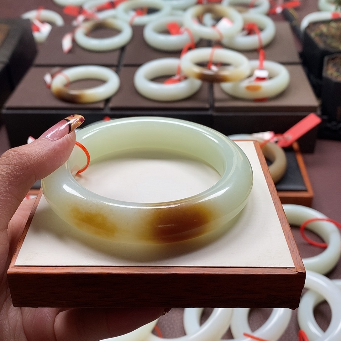 和田玉手镯未镶嵌@***?