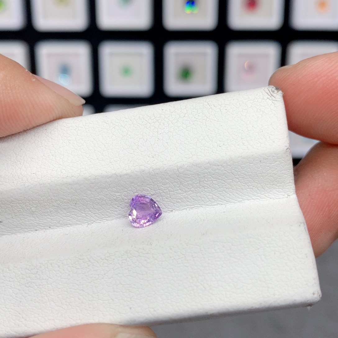 蓝宝石裸石未镶嵌心5.5mm