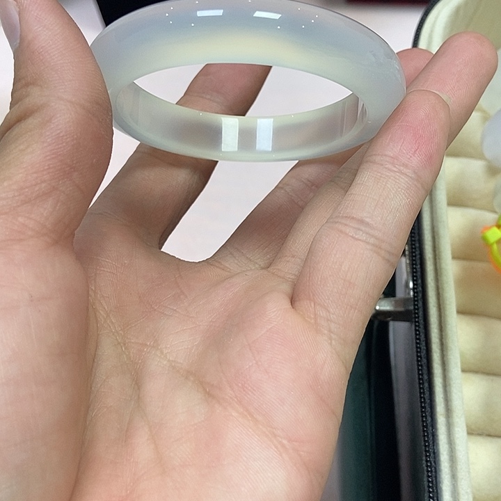 玛瑙/玉髓手镯未镶嵌艳239