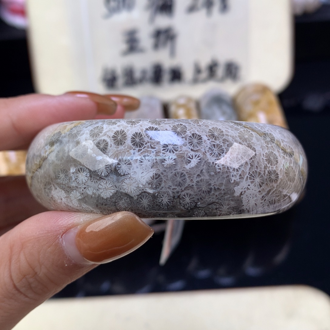 硅化珊瑚（珊瑚玉）未镶嵌颈饰精美手镯五折55.5口（33号）