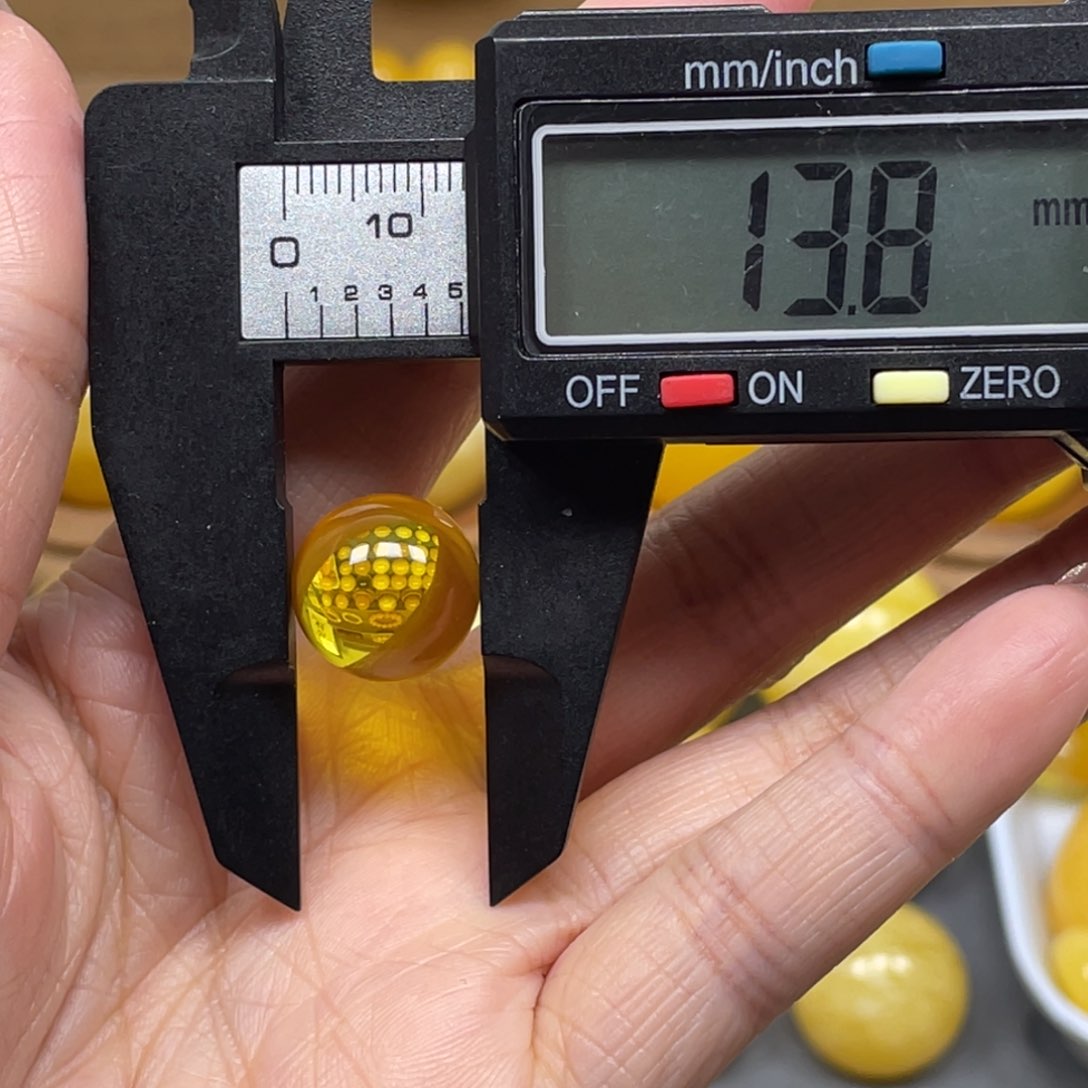 蜜蜡裸石未镶嵌与**关