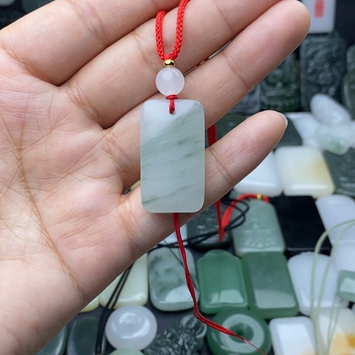 月***雁石英质玉未镶嵌颈饰