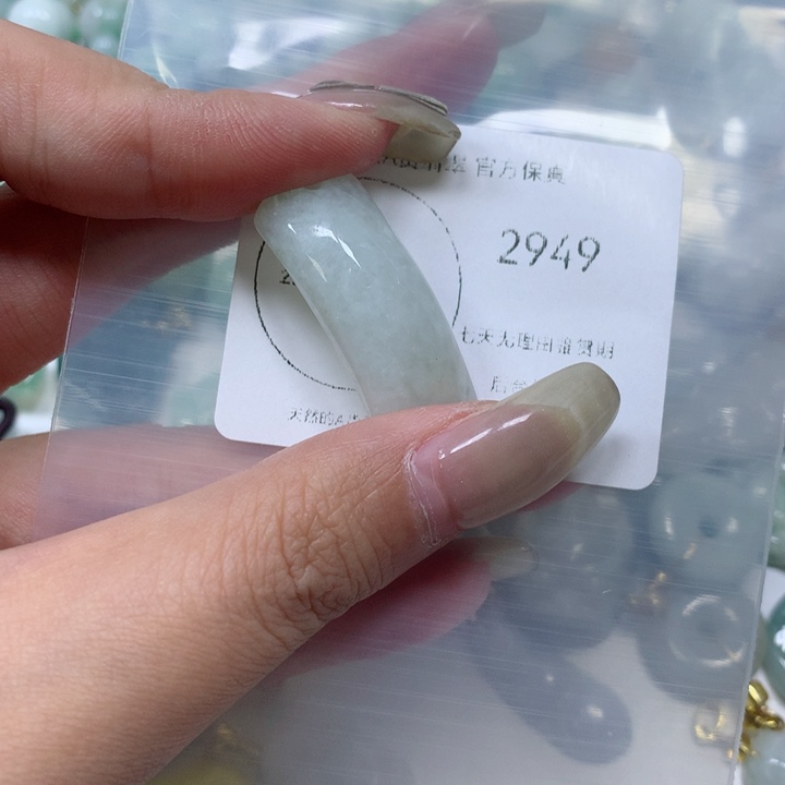 翡翠挂件未镶嵌翡翠