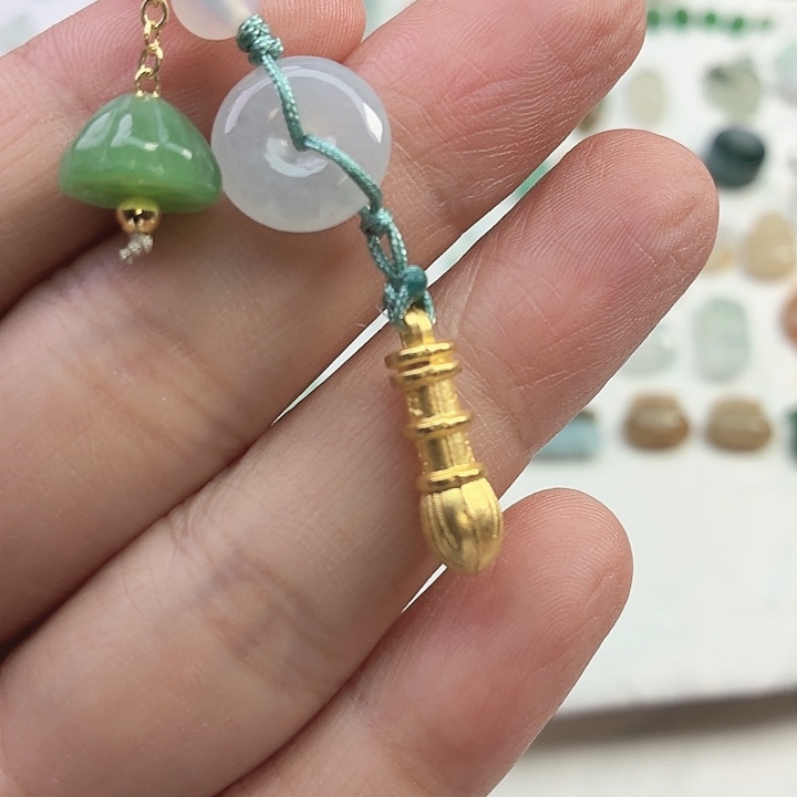 翡翠未镶嵌颈饰毛笔