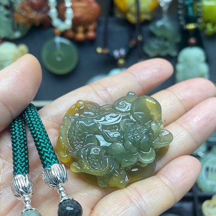 未镶嵌蛇纹石玉颈饰晓*