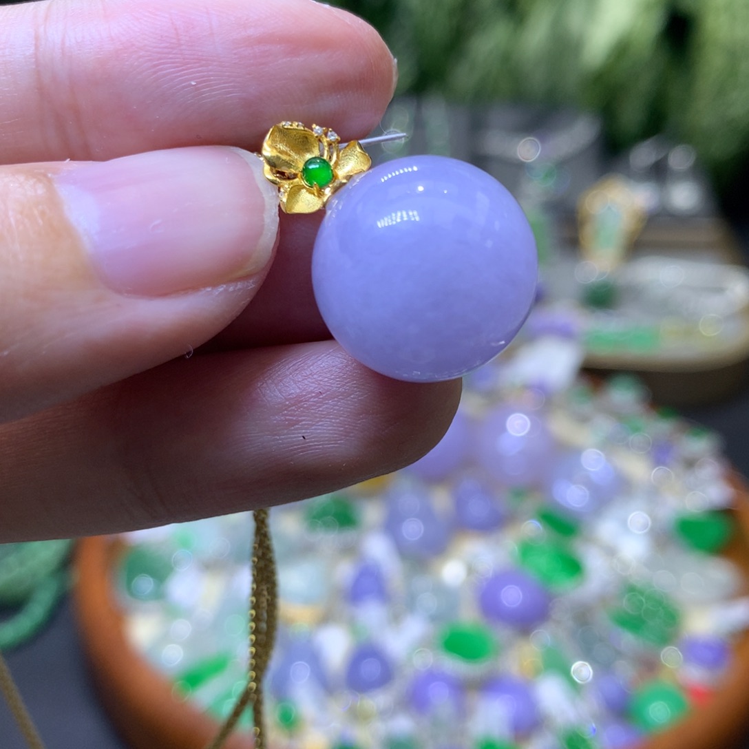 颈饰18K金镶嵌翡翠