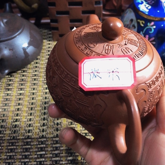 紫砂茶壶原矿泥料手工制作的紫砂壶。