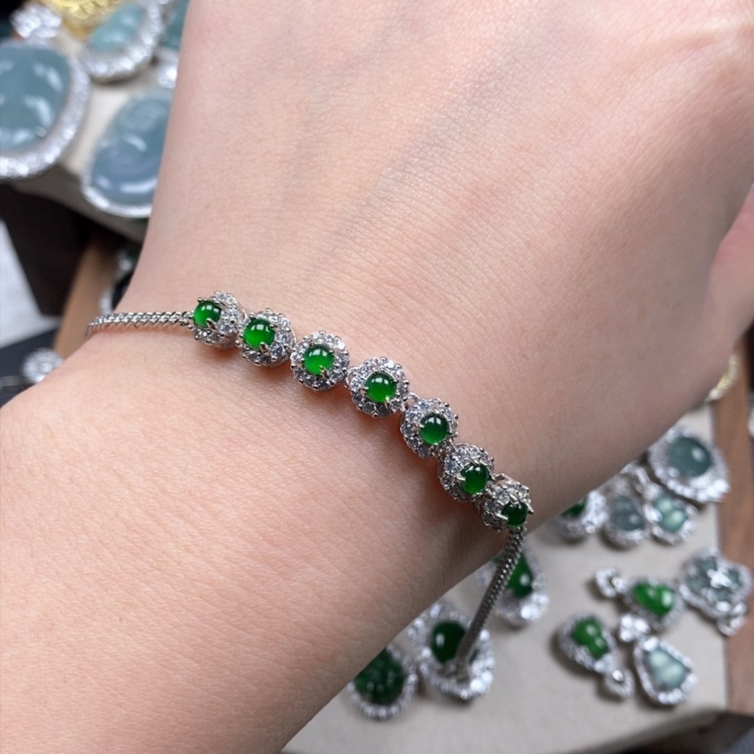 翡翠颈饰未镶嵌翡翠