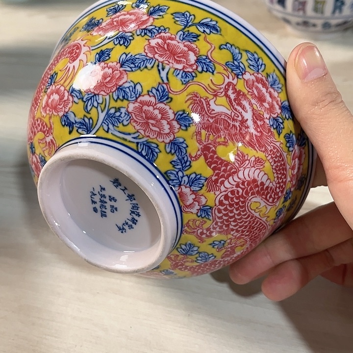 瓷片直径15厘米，红