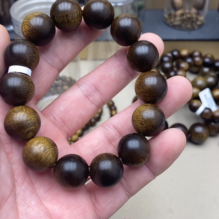 沉香沉香碎屑海南野生猫眼莺歌绿1.6