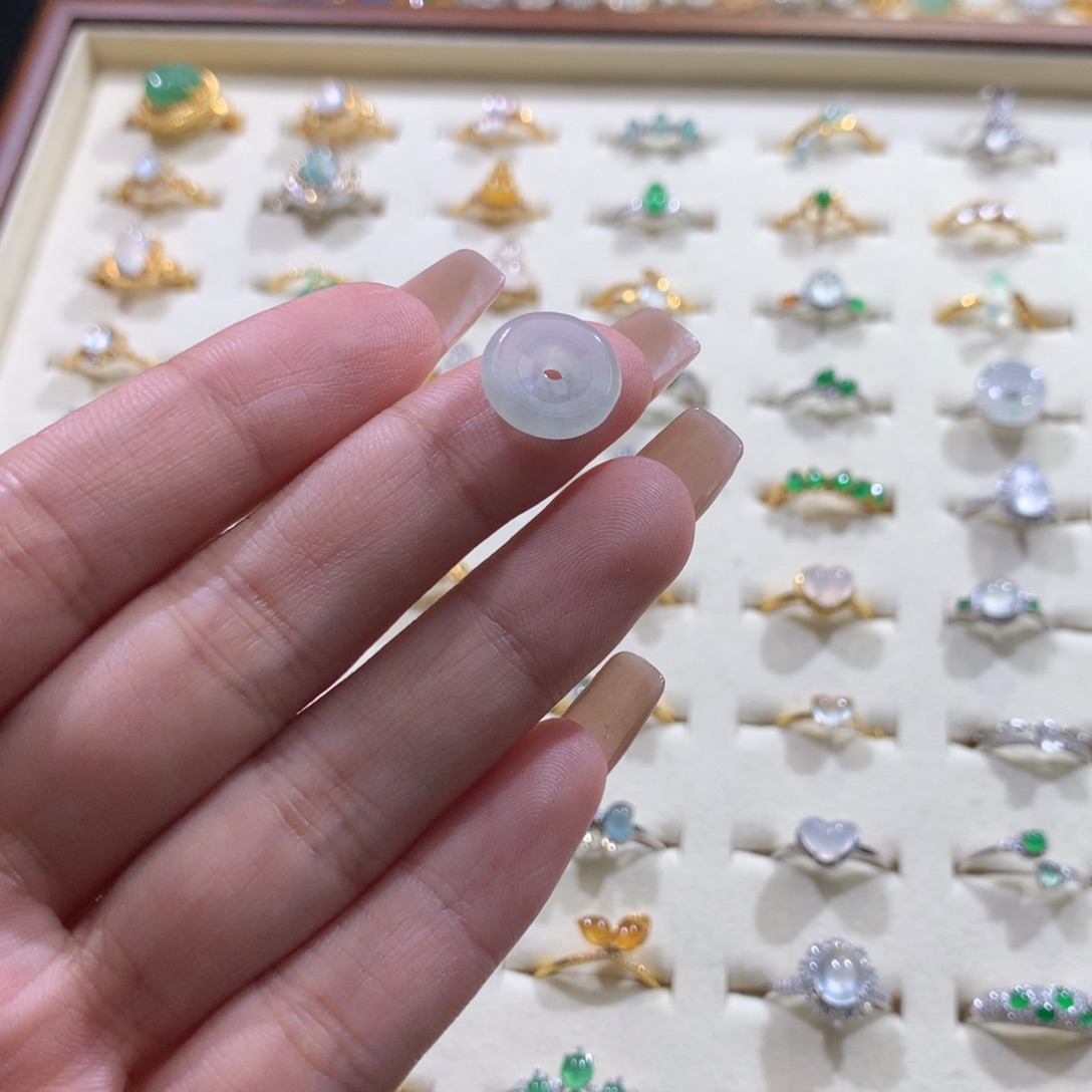 用***8翡翠未镶嵌颈饰翡翠