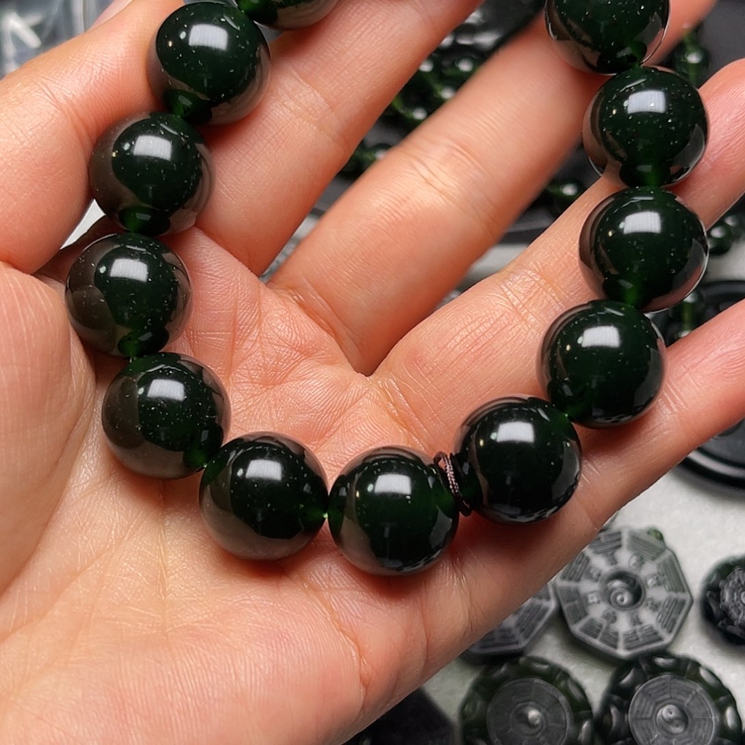 摩***蓝蛇纹石玉未镶嵌颈饰