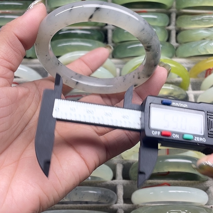 蛇纹石玉未镶嵌手镯41