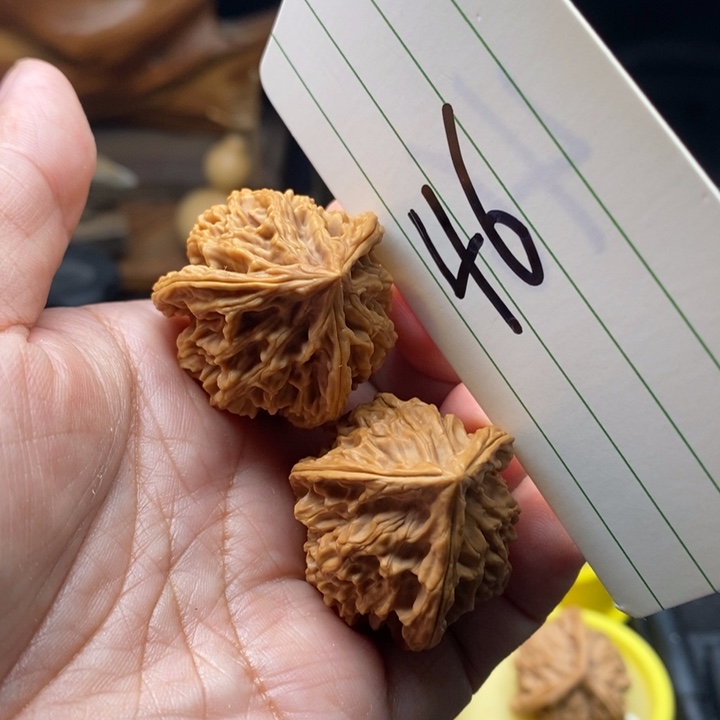 文玩核桃吊坠盘山三棱