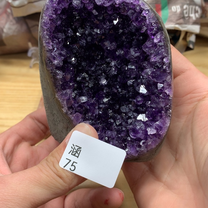 紫晶乌拉圭未镶嵌