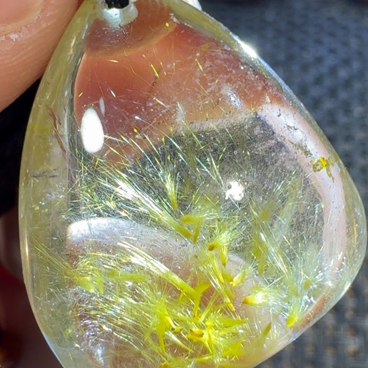 水晶颈饰未镶嵌越***?