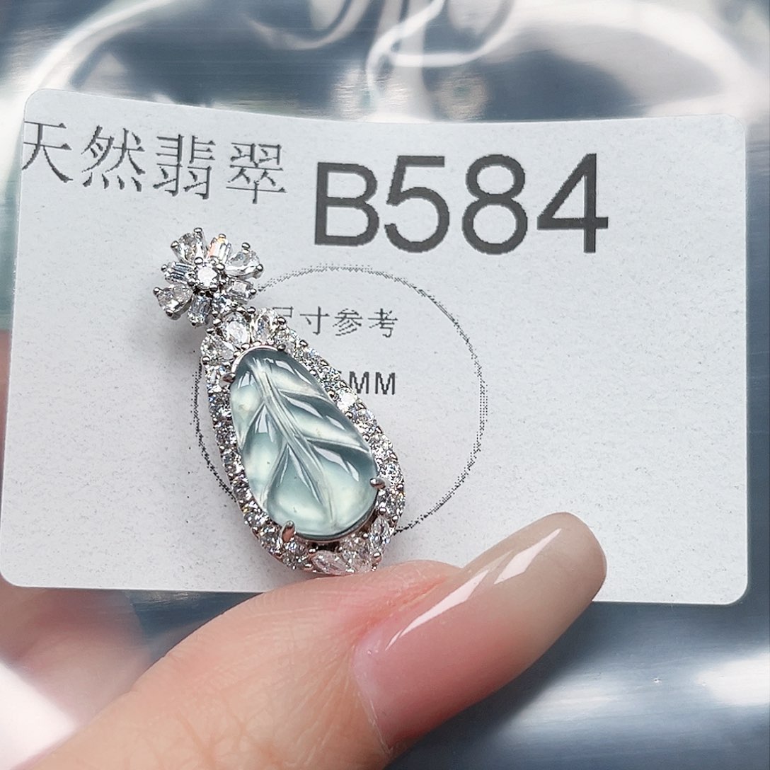 翡翠颈饰未镶嵌赠皮绳584