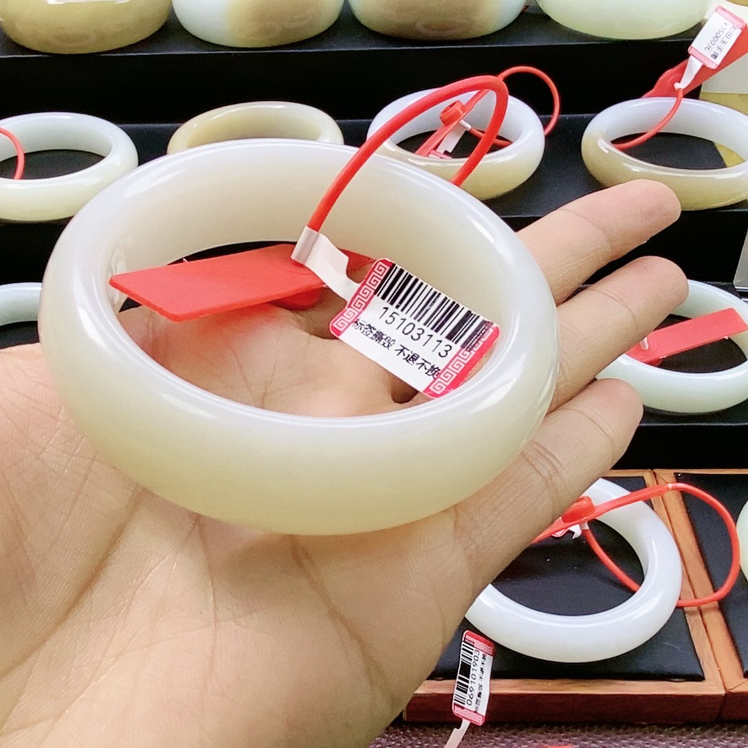 y***n和田玉未镶嵌手镯58.5