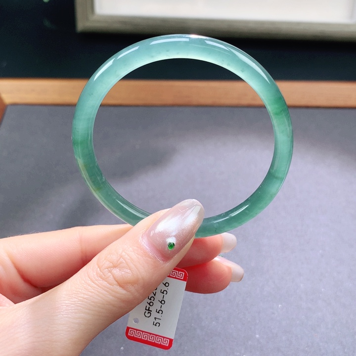 翡翠手镯未镶嵌天然翡翠手镯