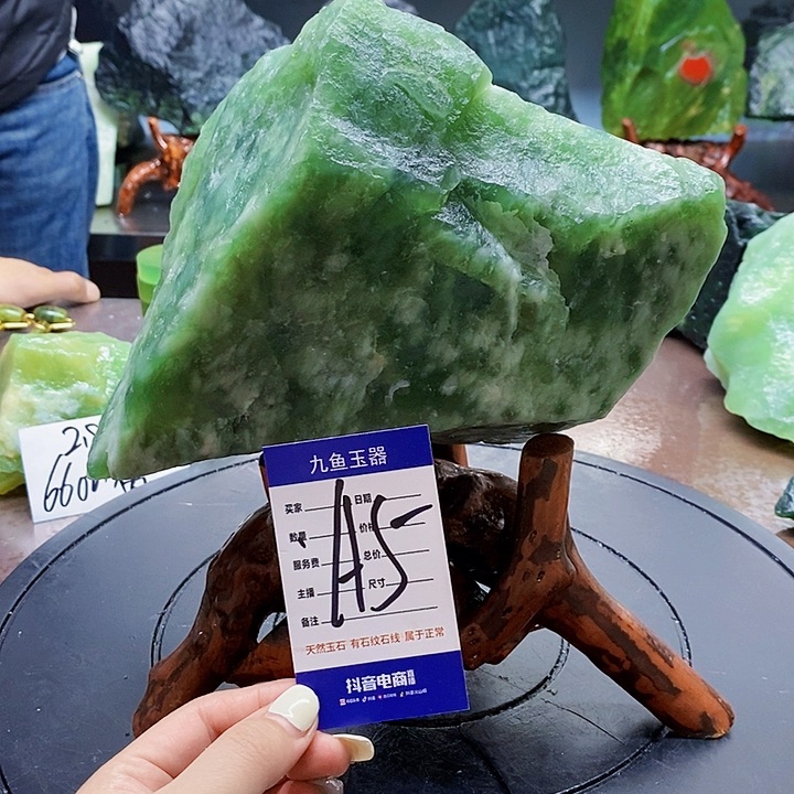 蛇纹石玉原石未镶嵌