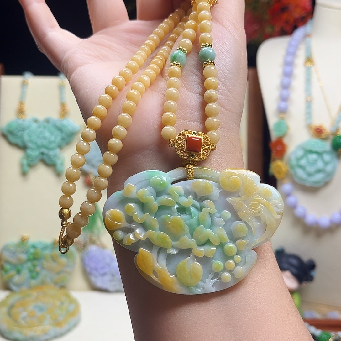 翡翠颈饰未镶嵌天然