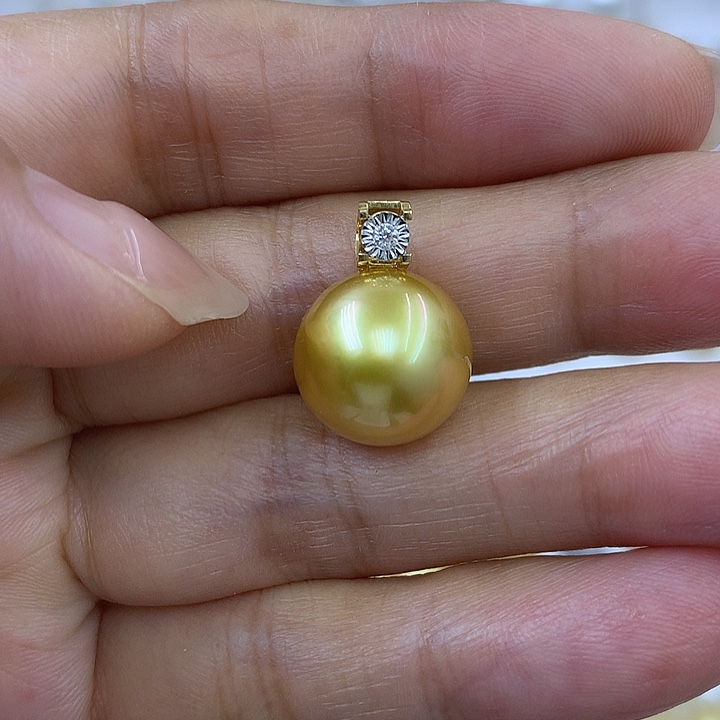 18K金镶嵌海水珍珠吊坠(不含链)