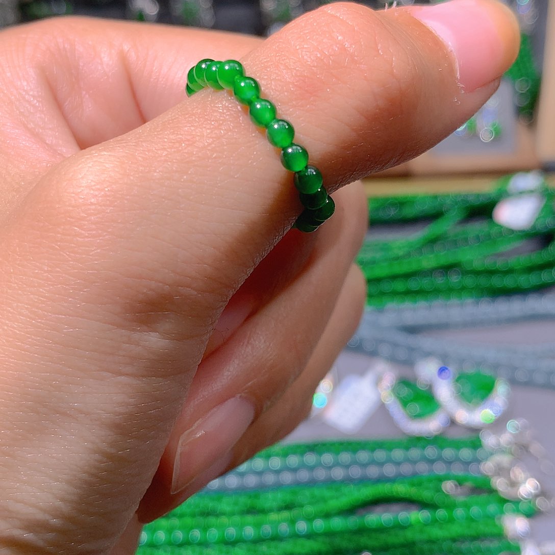 翡翠耳饰未镶嵌天然翡翠