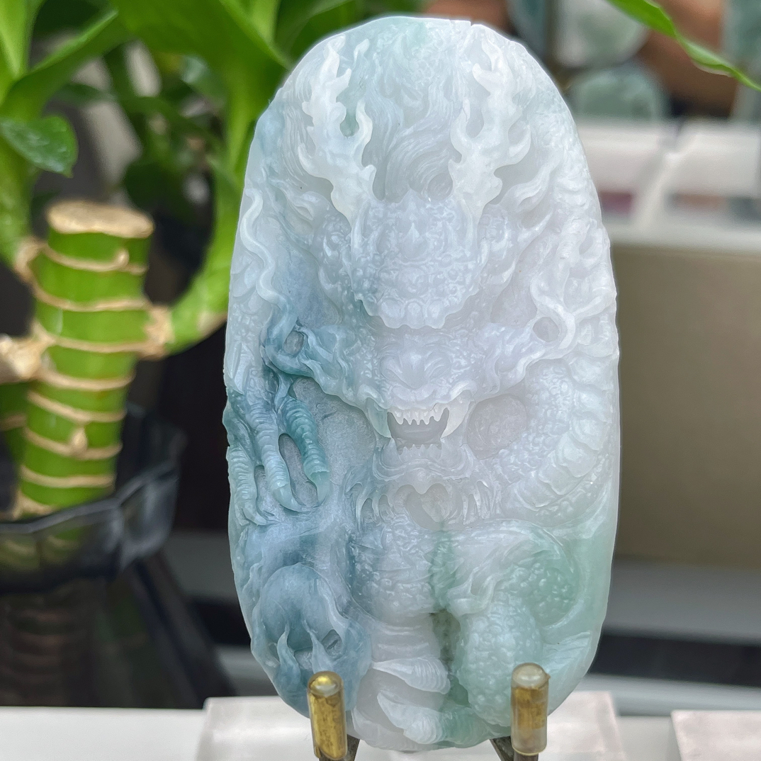 缅甸翡翠a货白冰飘花精雕龙牌毛货抛光4天84.2/43.8/11.5
