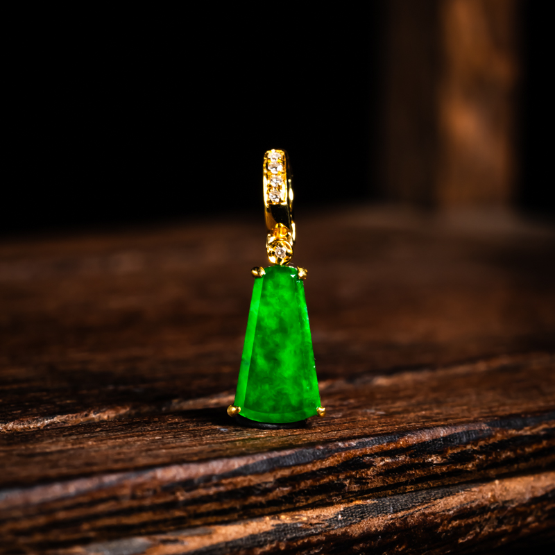 18k天然翡翠挂件  L1454 多样性发其一  