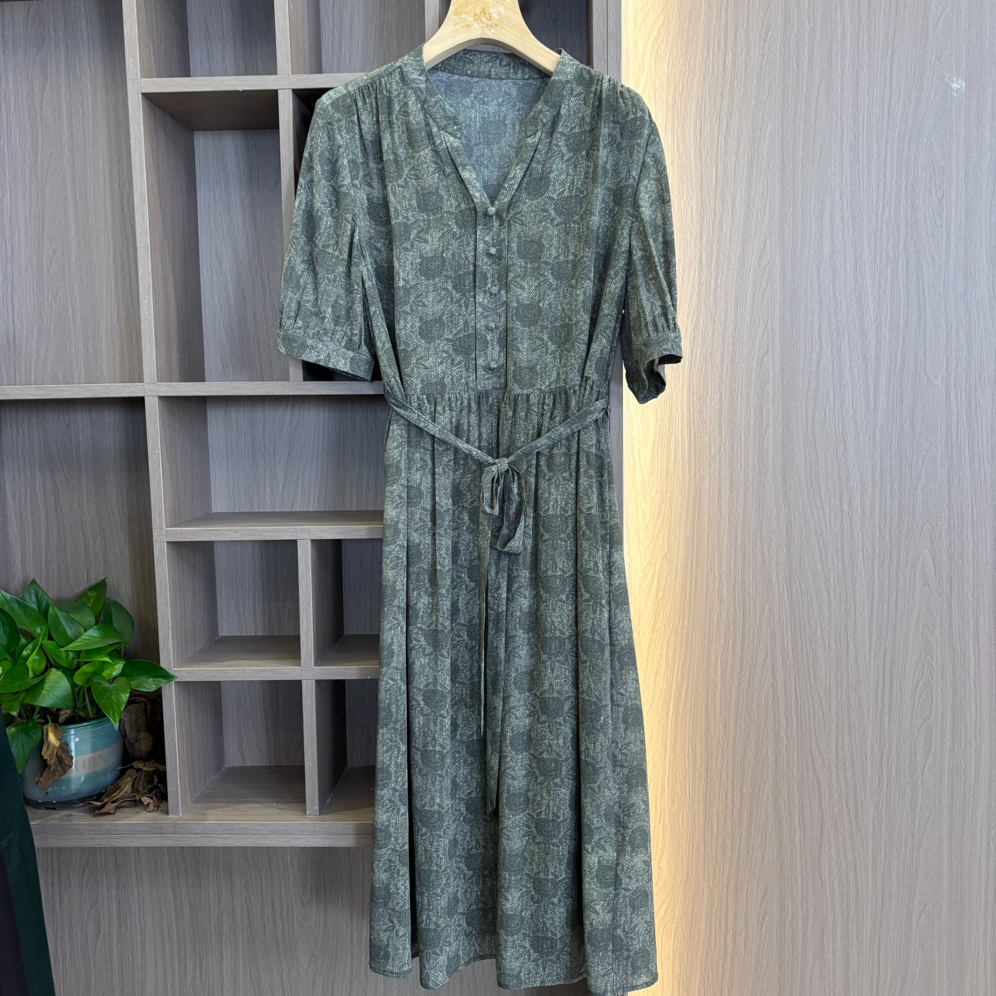 陌妆品牌新款桑蚕丝连衣裙T372