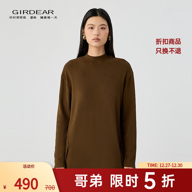 哥弟 新款女装简约时尚开叉设计感烟管领长款套头保暖卫衣130086