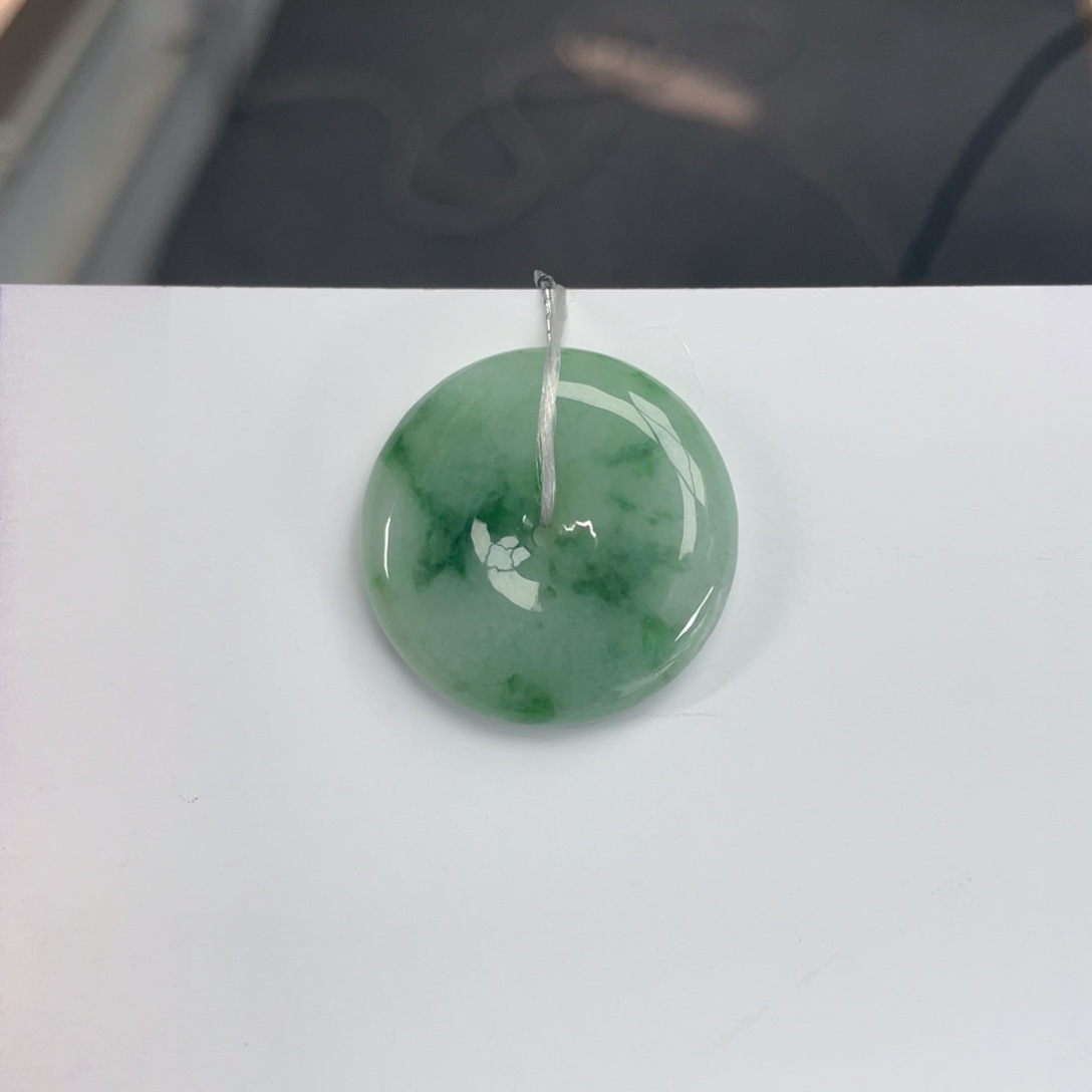 翡翠颈饰未镶嵌平安扣