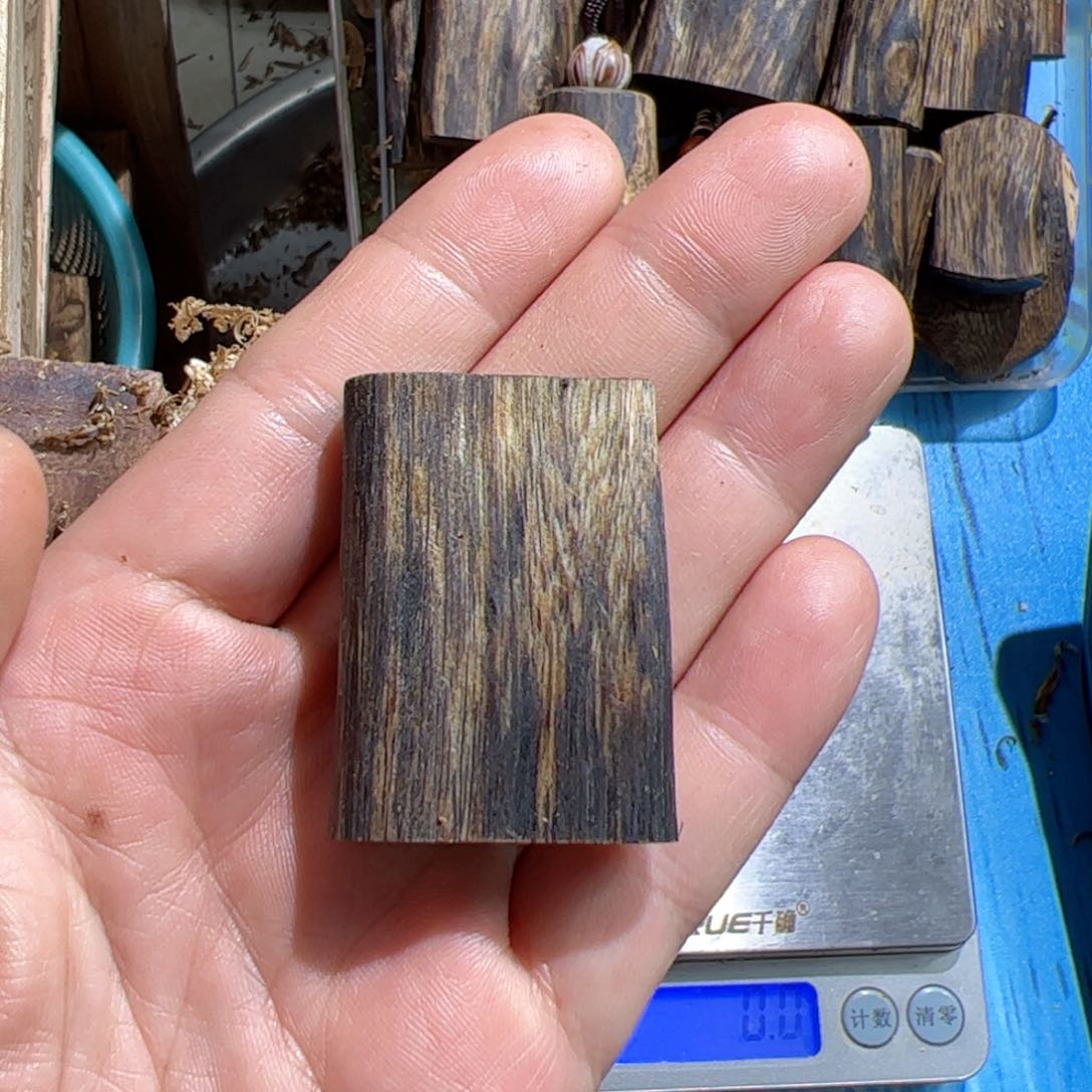 沉香吊坠白棋素牌8.7克