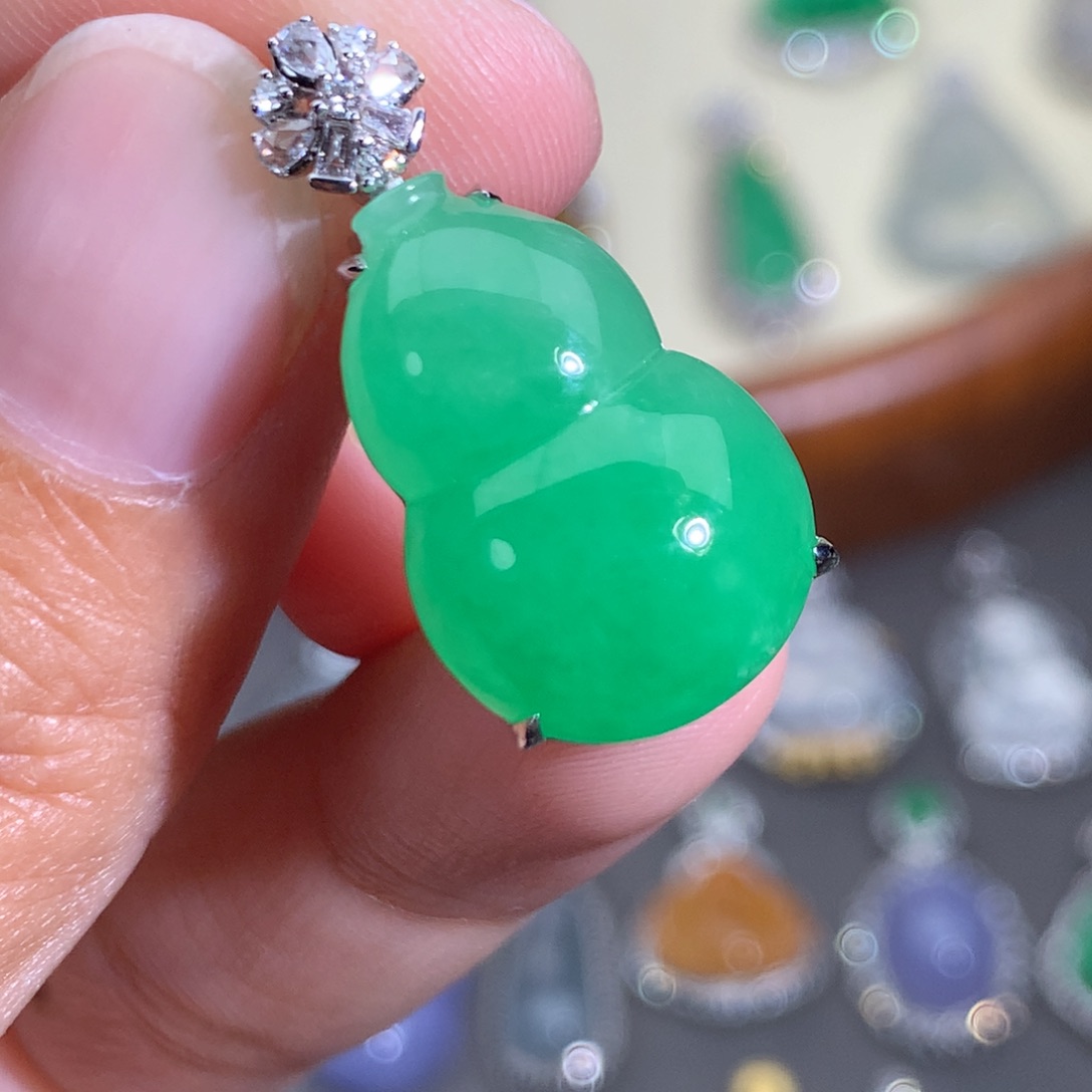 翡翠18K金镶嵌吊坠(不含链)绿葫芦