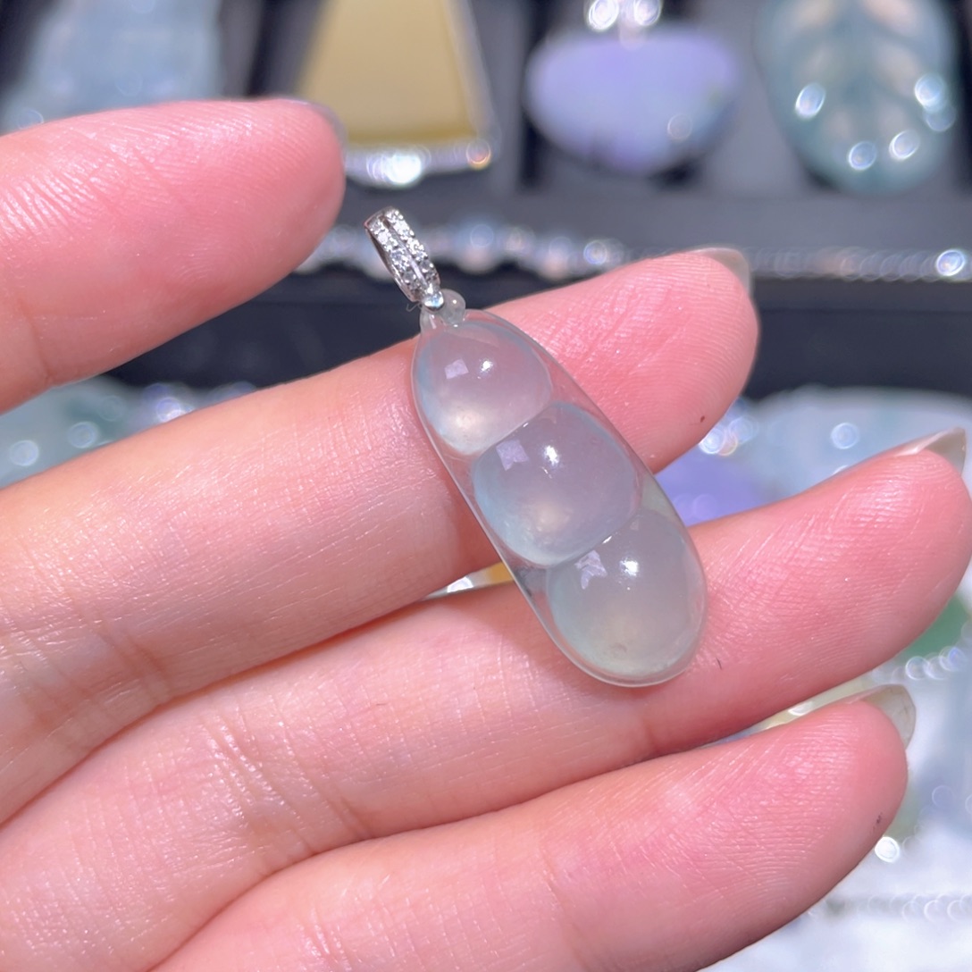 翡翠18K金镶嵌颈饰翡翠