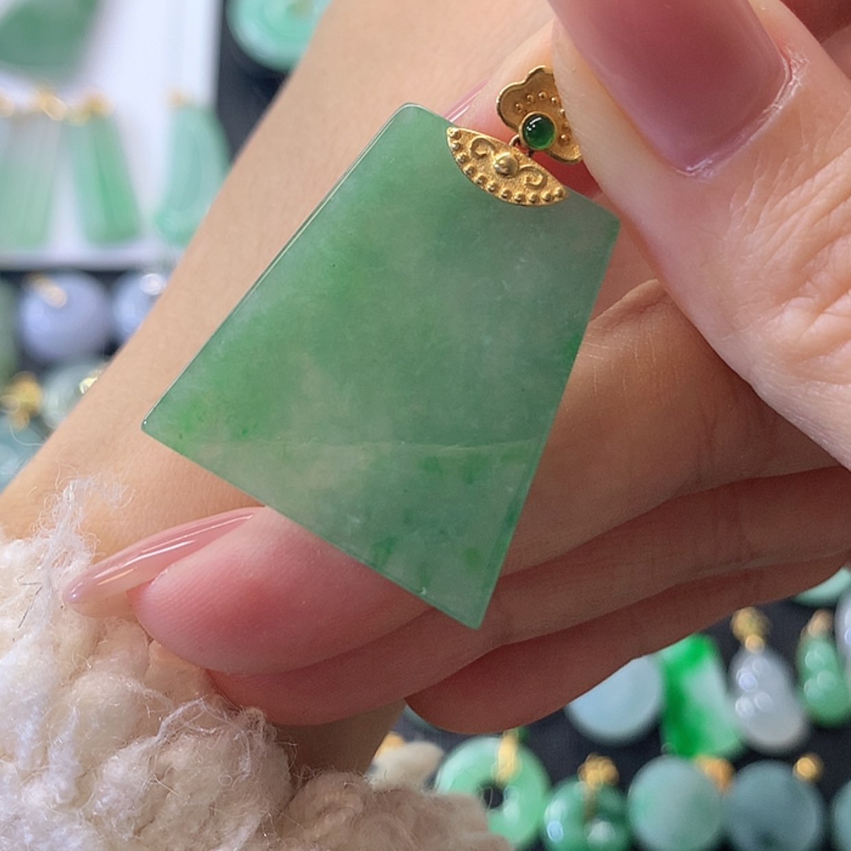 【闪购商品】翡翠吊坠(不含链)18K金镶嵌