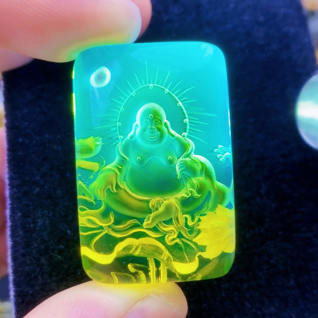 【闪购商品】未镶嵌颈饰金珀琥珀阴雕