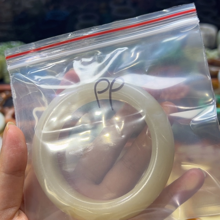 未镶嵌手镯石英质玉99