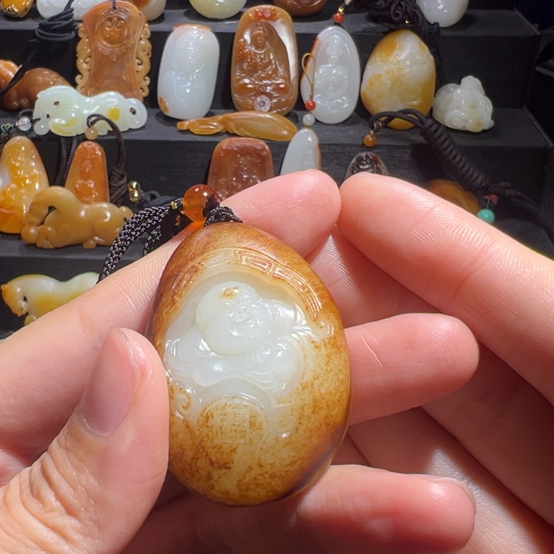 成***和田玉未镶嵌颈饰