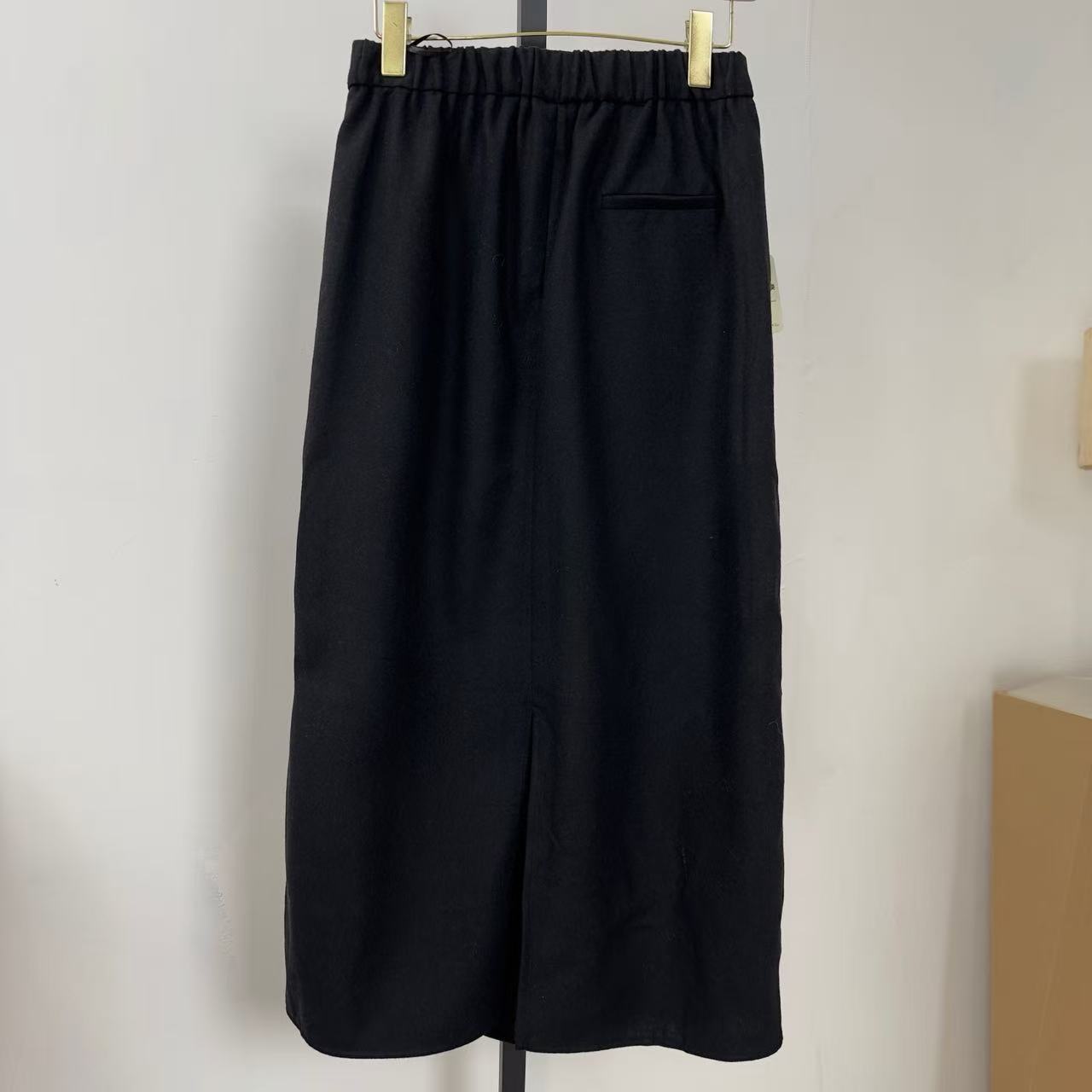 25春上新法式赫本风松紧腰气质名媛毛呢半身裙女百搭中长小黑裙