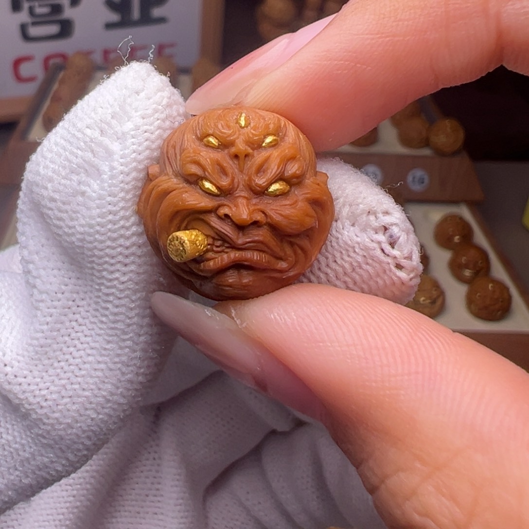 猴头核桃把件精修镶嵌金烟鬼全品有正常封口线