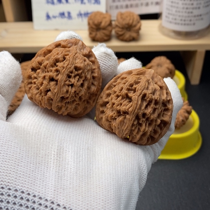 文玩核桃吊坠正三角炮弹毕业444243尺0940