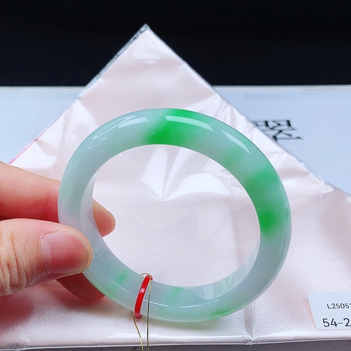 翡翠手镯未镶嵌54圈口