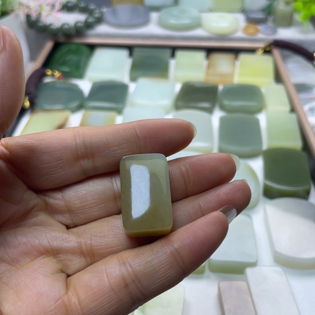 和田玉未镶嵌颈饰点***人