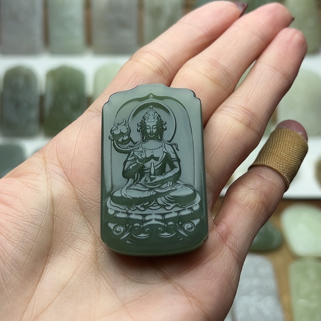 一***光和田玉未镶嵌颈饰
