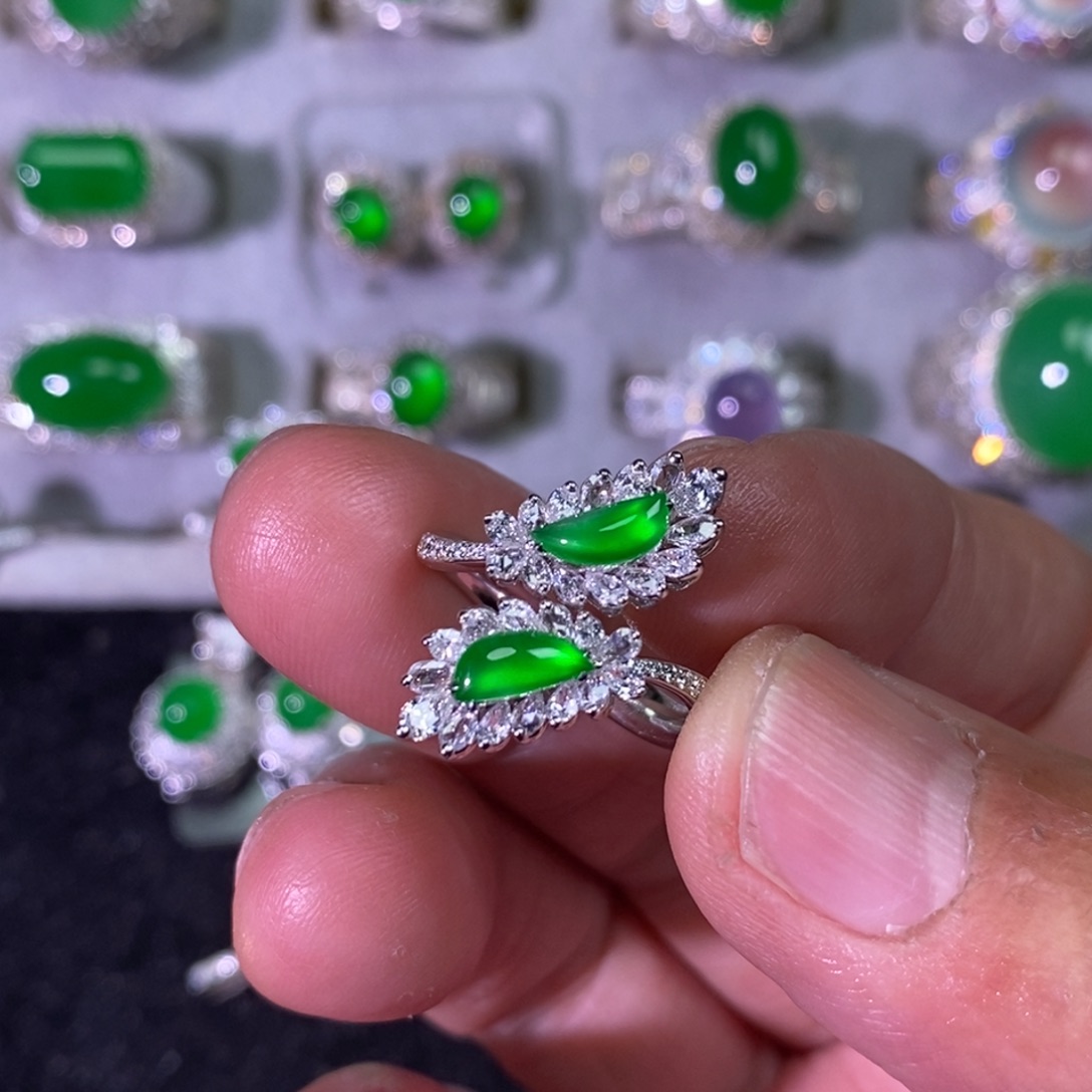 翡翠18K金镶嵌戒指戒指