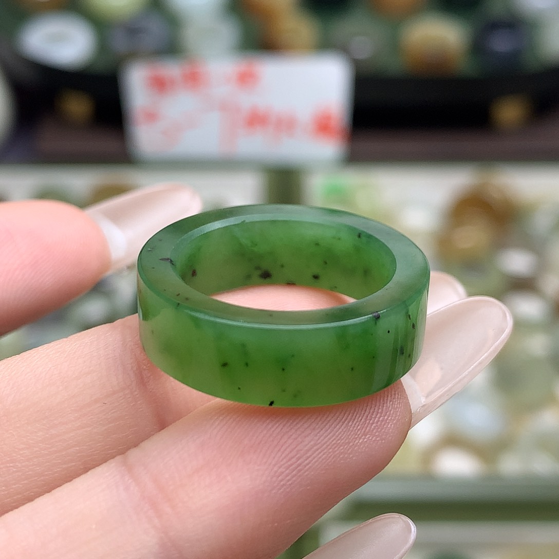 未镶嵌戒指和田玉