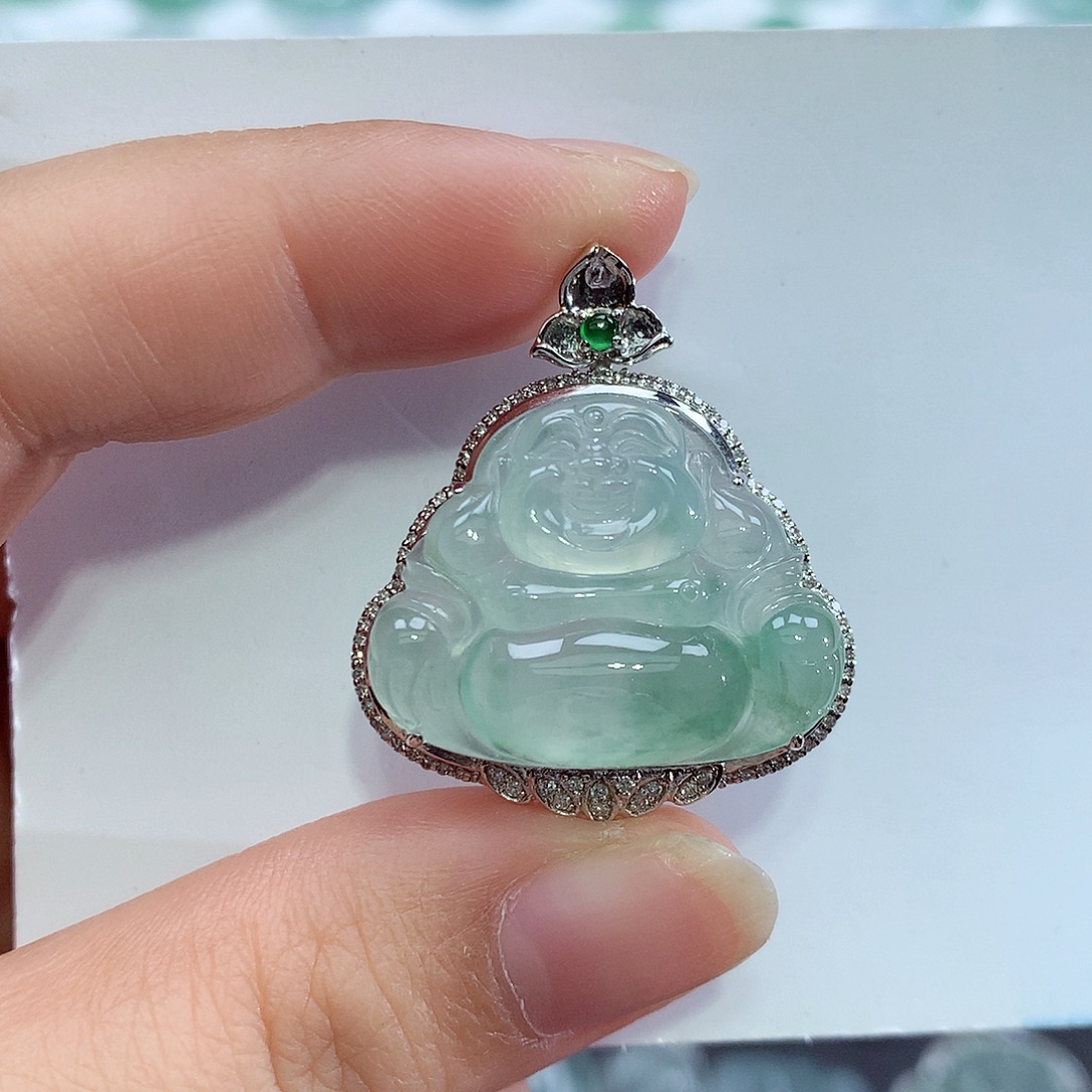 翡翠18K金镶嵌颈饰佛公